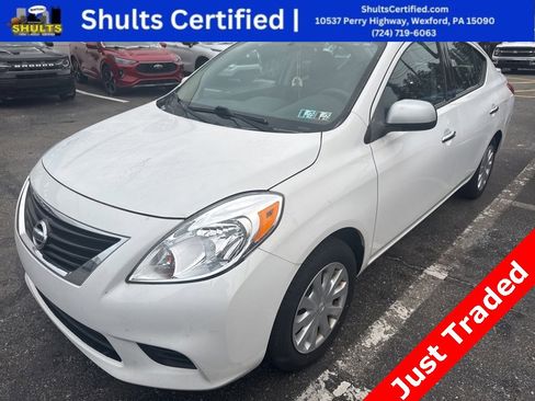 Used 2014 Nissan Versa SV image 1