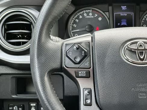 Used 2018 Toyota Tacoma TRD Off-Road AWD/4WD image 8