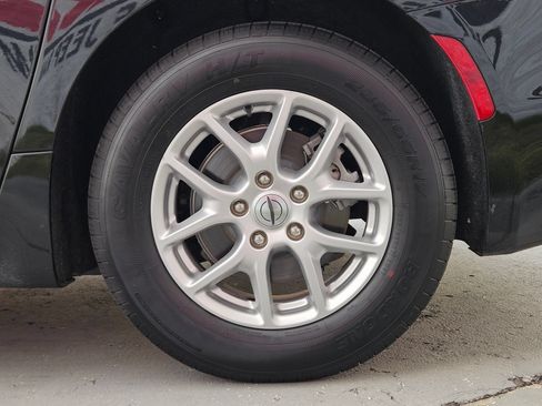 Used 2023 Chrysler Pacifica Touring-L FWD image 28