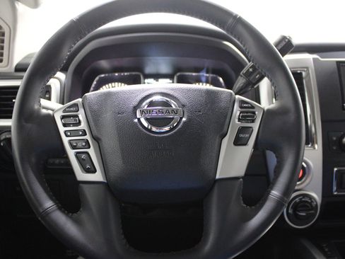 Used 2017 Nissan Titan SV AWD/4WD image 27
