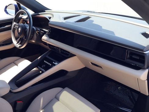 Certified 2025 Porsche Macan Electric RWD image 25