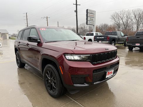 New 2025 Jeep Grand Cherokee L Laredo image 35