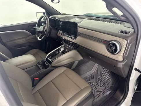 Used 2023 Chevrolet Colorado ZR2 w/ ZR2 Convenience Package III image 12