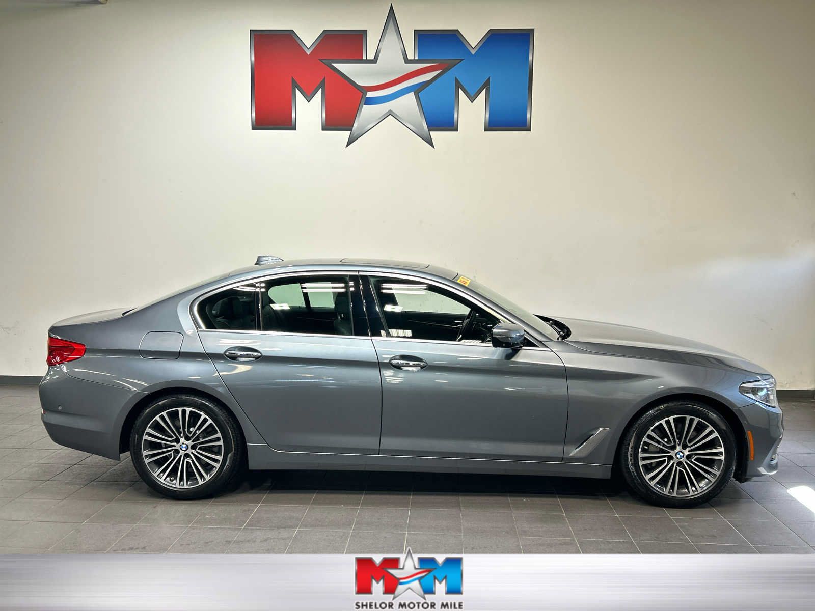 Used 2018 BMW 530i xDrive w/ Premium Package AWD/4WD image 1