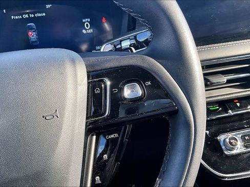 Used 2024 Lincoln Corsair AWD image 19