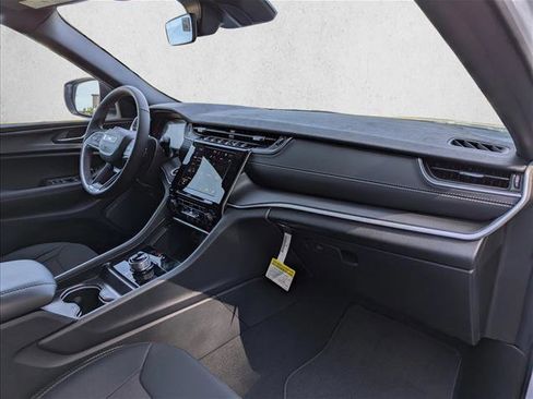 New 2025 Jeep Grand Cherokee Laredo X w/ Luxury Tech Group I image 28