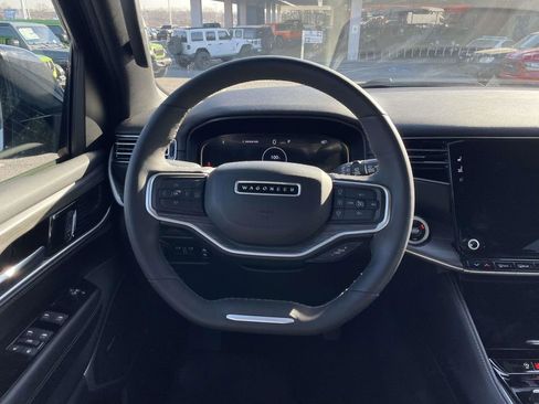 Certified 2024 Jeep Wagoneer Series II w/ Flexible Seating Group image 23