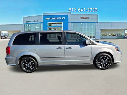 Used 2015 Dodge Grand Caravan SE image 8