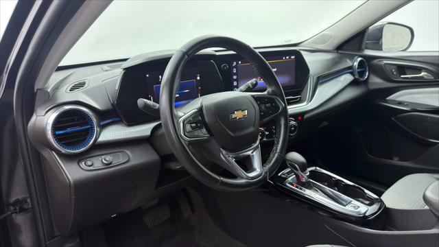 Used 2025 Chevrolet Trax LT w/ LT Convenience Package FWD image 24
