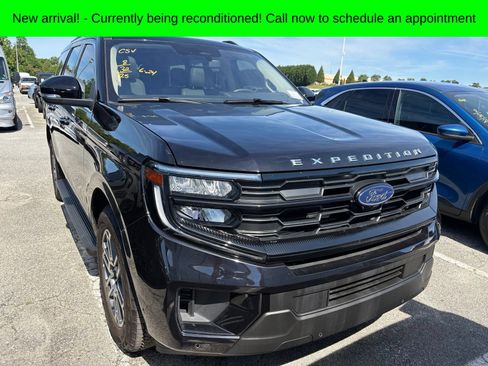 Used 2025 Ford Expedition Active AWD/4WD image 1