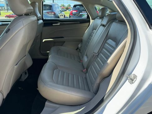 Used 2017 Ford Fusion SE FWD image 20