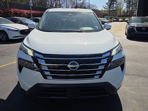 Used 2025 Nissan Rogue SV image 2