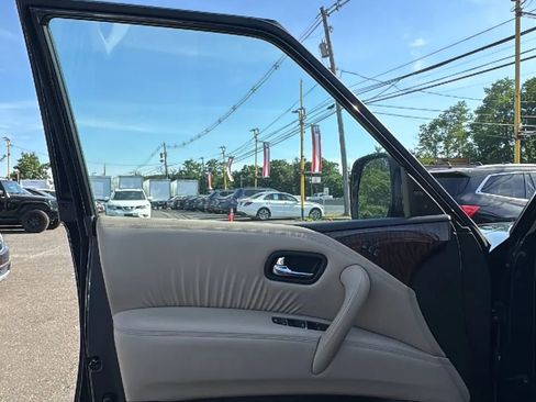 Used 2019 Nissan Armada Platinum w/ Interior Lighting Package AWD/4WD image 9