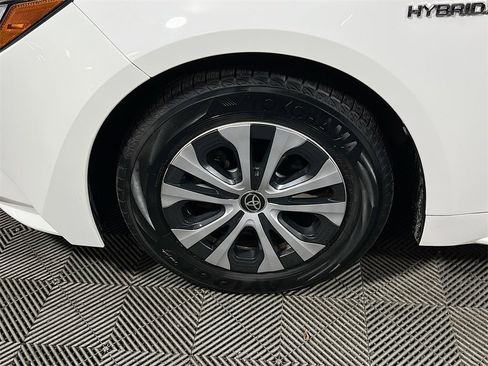 Used 2021 Toyota Corolla LE image 28