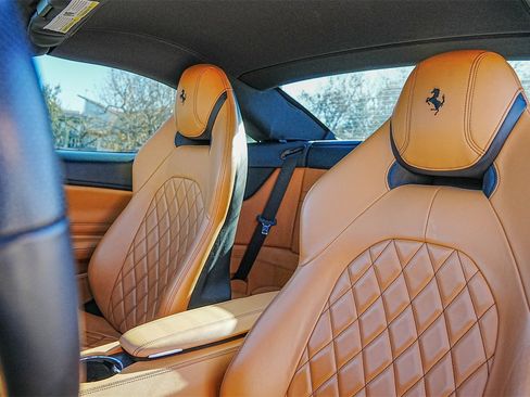 Used 2018 Ferrari California T image 14