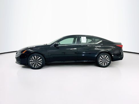 Used 2025 Nissan Altima 2.5 SV FWD image 4