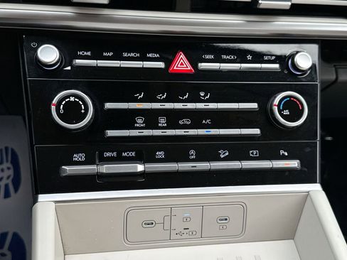 Used 2024 Hyundai Santa Fe SE AWD/4WD image 16
