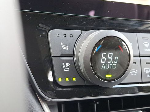 Used 2025 Toyota Grand Highlander Limited image 20