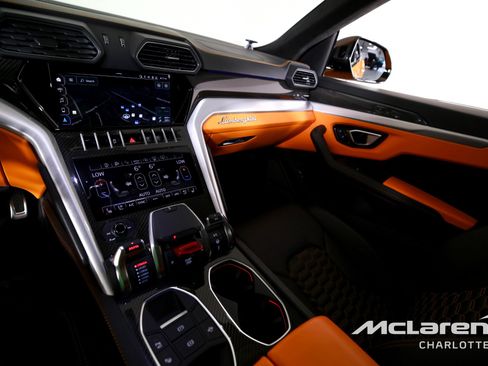 Used 2022 Lamborghini Urus AWD/4WD image 15
