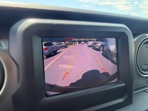 Used 2019 Jeep Wrangler Unlimited Sport S AWD/4WD image 17