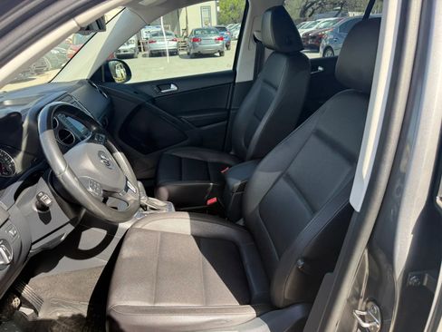 Used 2019 Volkswagen Tiguan SE image 12