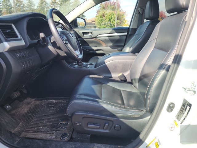 Used 2017 Toyota Highlander XLE AWD/4WD image 6