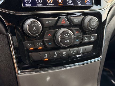 Used 2019 Jeep Grand Cherokee Altitude AWD/4WD image 39
