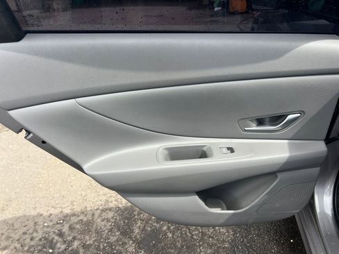 Used 2024 Hyundai Elantra Blue image 29