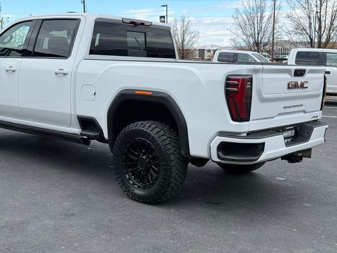 Used 2024 GMC Sierra 2500 AT4 w/ AT4 Premium Plus Package image 10