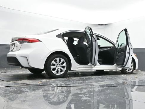 Used 2025 Toyota Corolla LE image 71