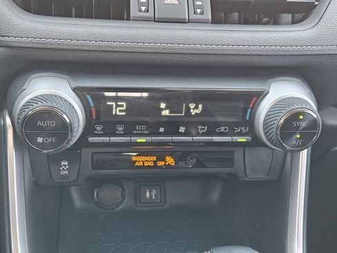 Used 2019 Toyota RAV4 XLE Premium image 19