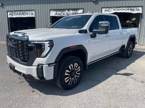 Used 2024 GMC Sierra 2500 Denali Ultimate AWD/4WD image 3