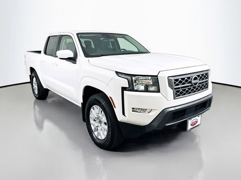 Used 2024 Nissan Frontier SV w/ SV Convenience Package image 3