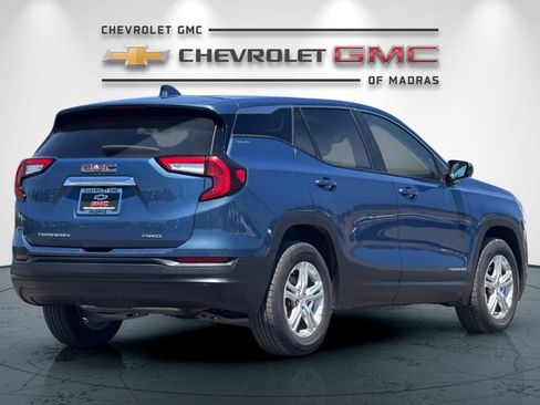 Used 2024 GMC Terrain SLE AWD/4WD image 3