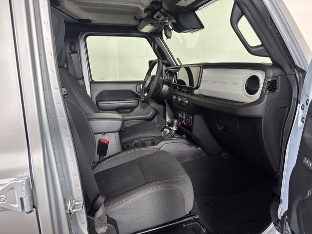 Used 2024 Jeep Wrangler Unlimited Sport AWD/4WD image 4