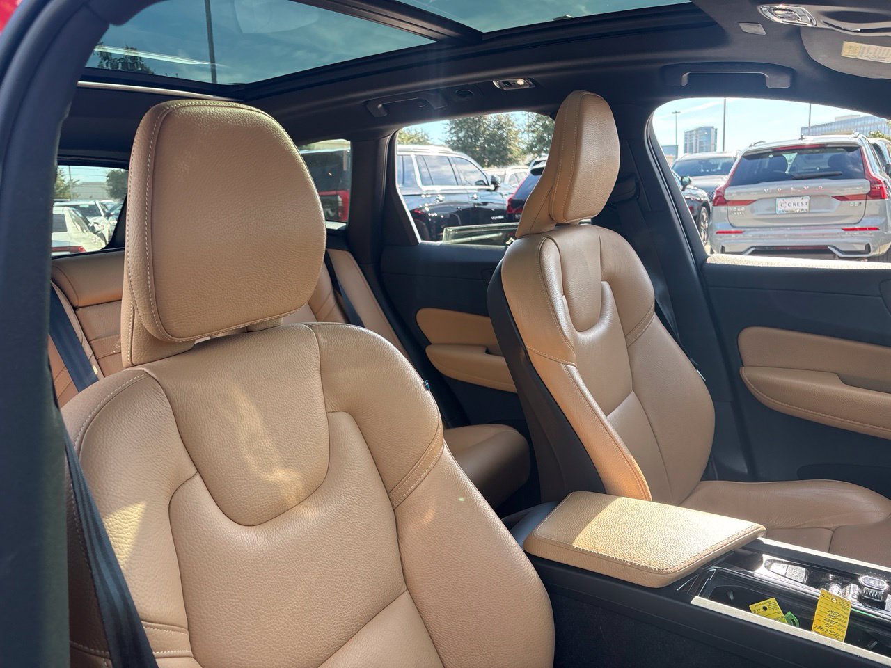 Used 2019 Volvo XC60 T5 Momentum w/ Multimedia Package FWD image 12