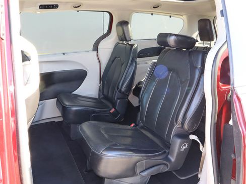Used 2020 Chrysler Pacifica Limited FWD image 8