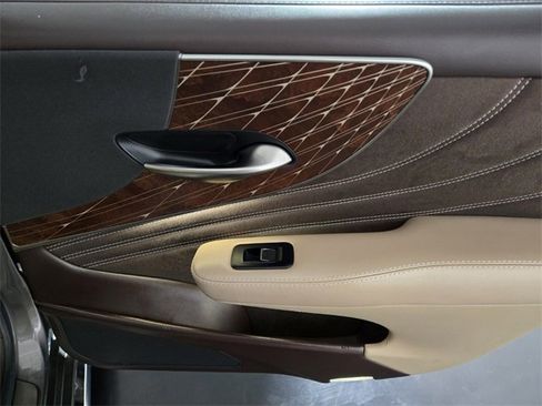 Used 2018 Lexus LS 500 image 22