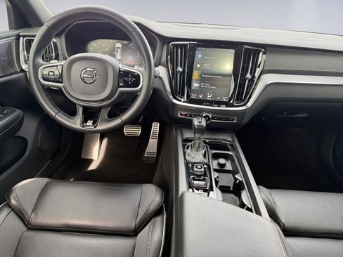 Used 2020 Volvo S60 T5 R-Design image 15