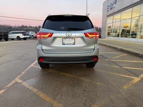 Used 2017 Toyota Highlander XLE image 4