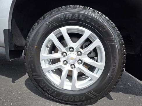 Used 2021 Chevrolet Silverado 1500 LT AWD/4WD image 10