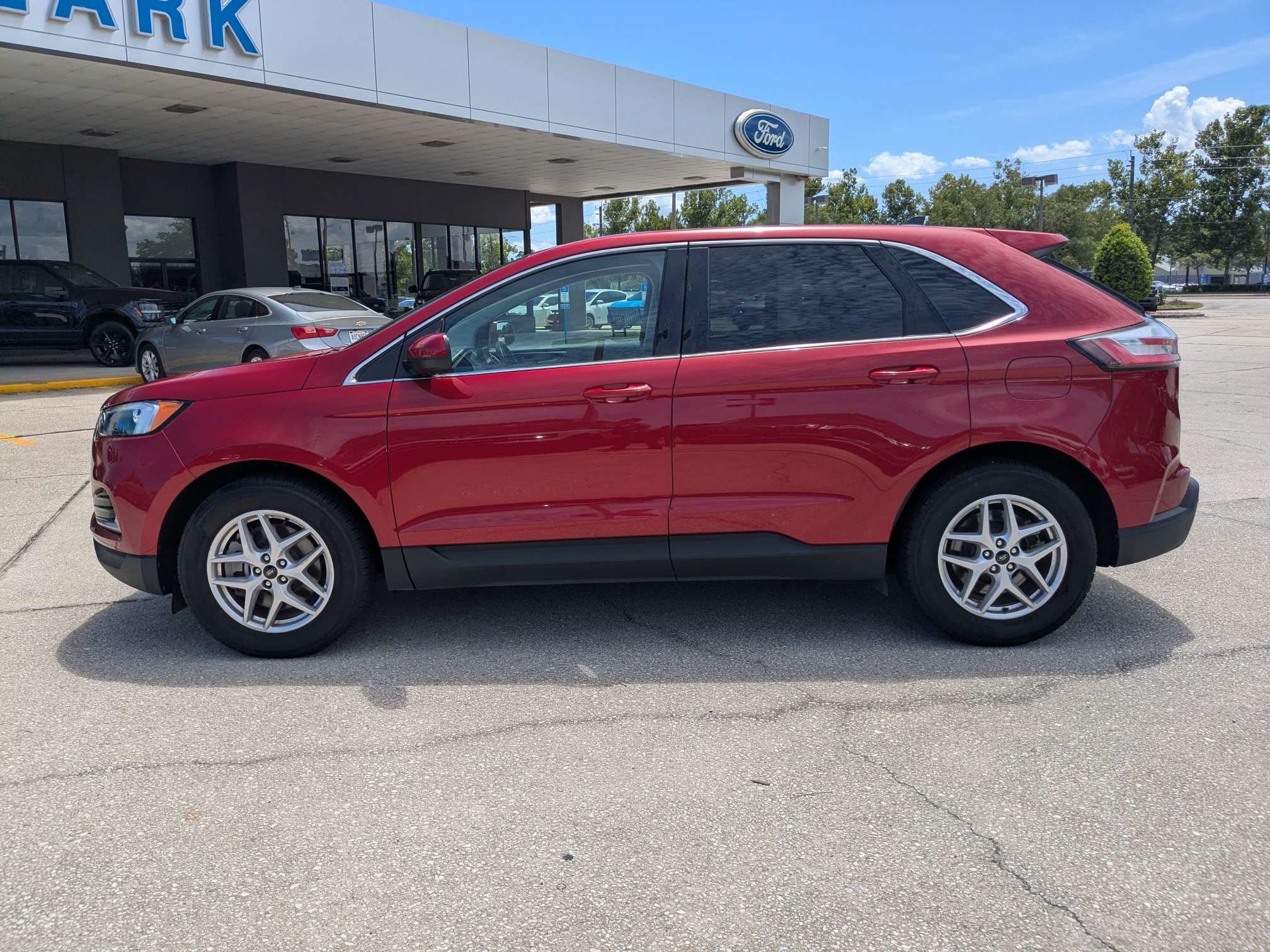 Used 2024 Ford Edge SEL AWD/4WD image 7