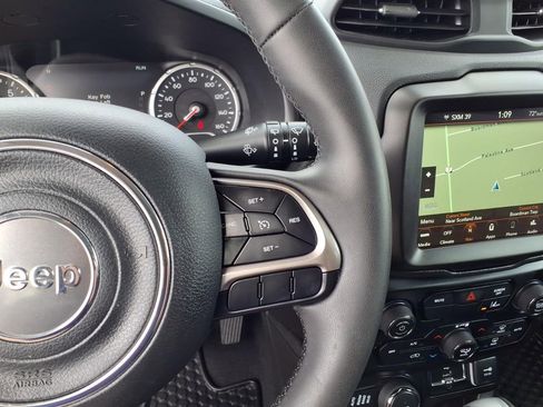 Used 2022 Jeep Renegade Latitude AWD/4WD image 25