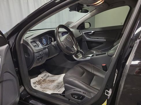 Used 2018 Volvo S60 T5 Dynamic w/ Vision Package image 12
