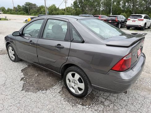 Used 2007 Ford Focus SE FWD image 5