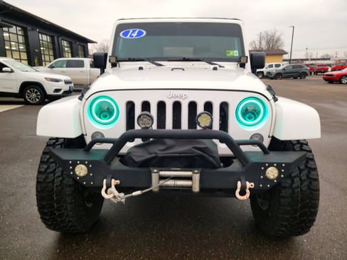 Used 2014 Jeep Wrangler Unlimited Sahara w/ Connectivity Group image 2