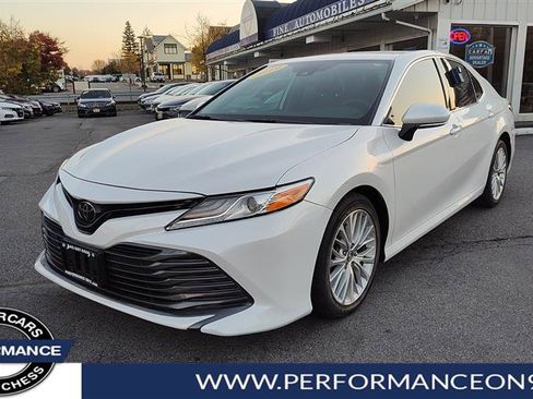 Used 2019 Toyota Camry XLE image 7
