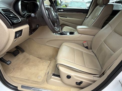 Used 2020 Jeep Grand Cherokee Overland w/ Trailer Tow Group IV RWD image 16