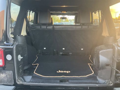 Used 2014 Jeep Wrangler Unlimited Sahara image 24