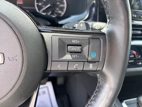 Used 2024 Nissan Pathfinder SL w/ Black Appearance Package FWD image 17